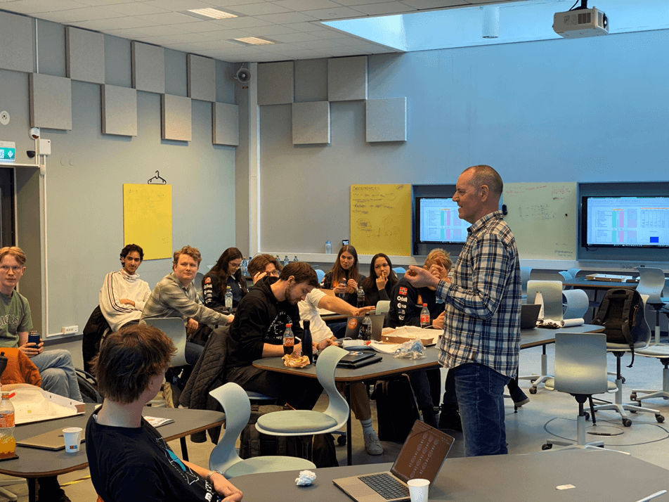 Torolv Bjørnsgaard holder kurs i usikkerhetsanalyse og kostnadsestimering for NTNU-studenter